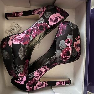 Madden Girl Black and Pink Floral Heels Sz 8.5